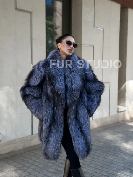 Удлиненная шуба из чернобурой лисы - фото 8