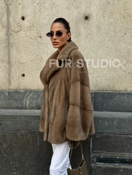 Норковый полушубок в пастельном оттенке - фото 12