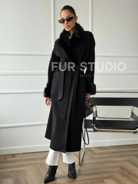 Черное пальто с мехом норки - фото 8