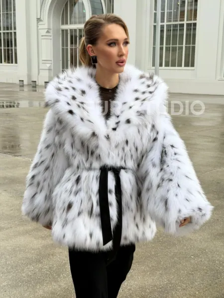 Шуба из лисьего меха под рысь с капюшоном - фото 12