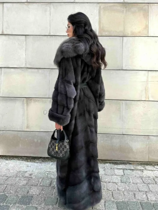 Длинная норковая шуба с капюшоном из меха куницы - цвет графит - фото 9