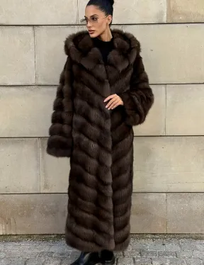 Удлиненная шуба из меха куницы с капюшоном - фото 10