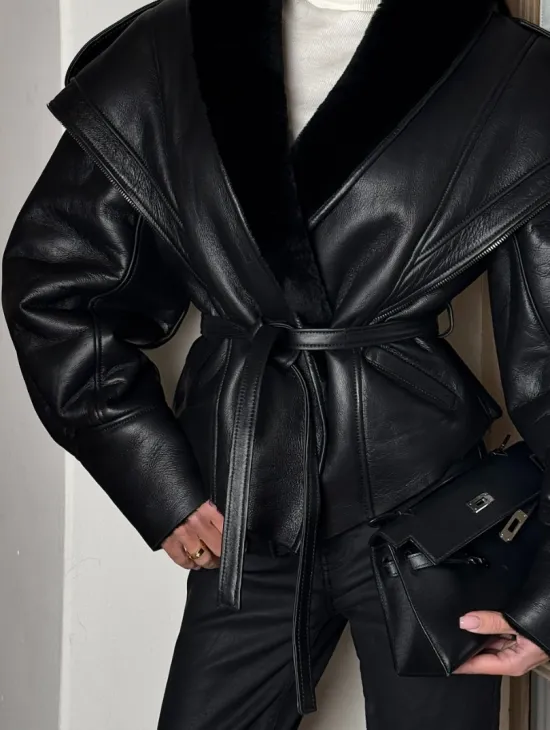 Черная куртка - дубленка из натуральной овчины на запах с поясом - фото 3