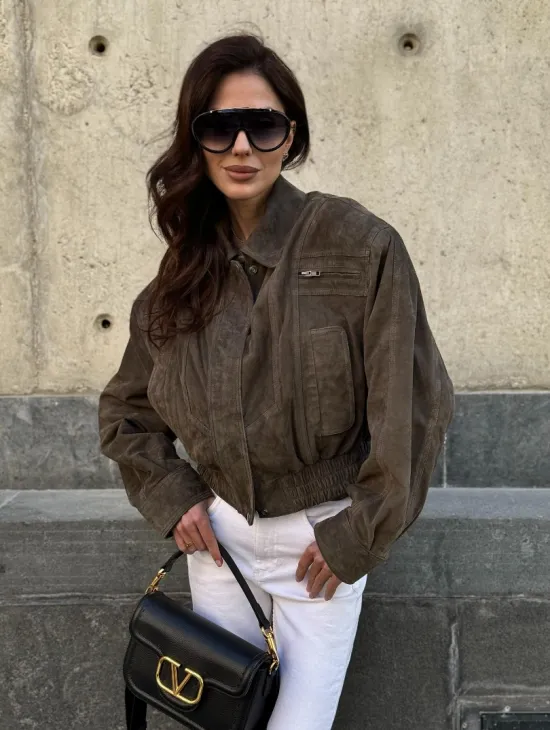 Модная винтажная универсальная укороченная куртка-бомбер из натуральной кожи (замши) - фото 0