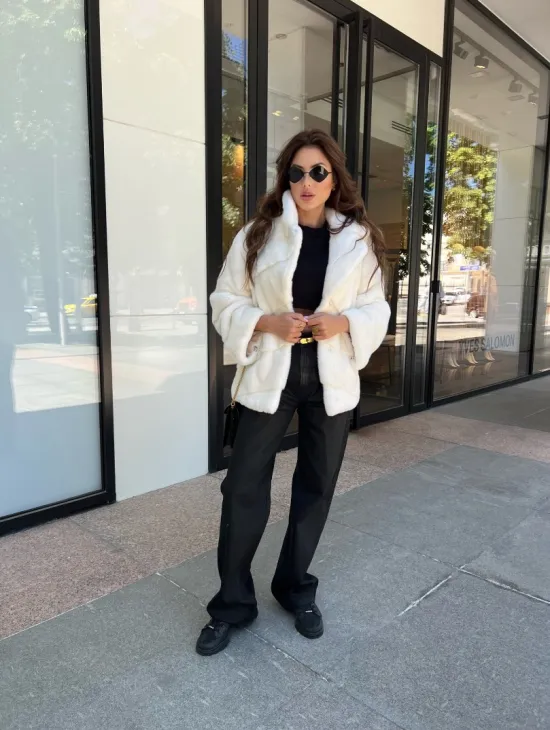 Белая короткая норковая шуба - фото 8