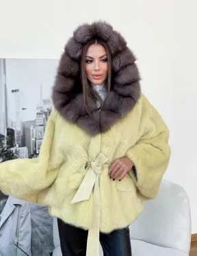 Норковое пончо с капюшоном из меха куницы - фото 0