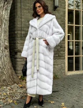 Белая норковая шуба с капюшоном - фото 7