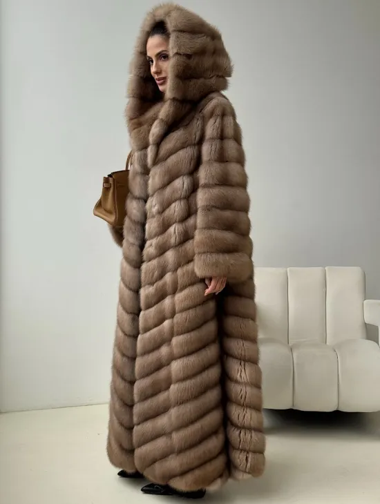 Длинная шуба из меха куницы с капюшоном - фото 2