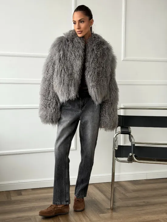 Серая шубка из меха ламы - фото 3