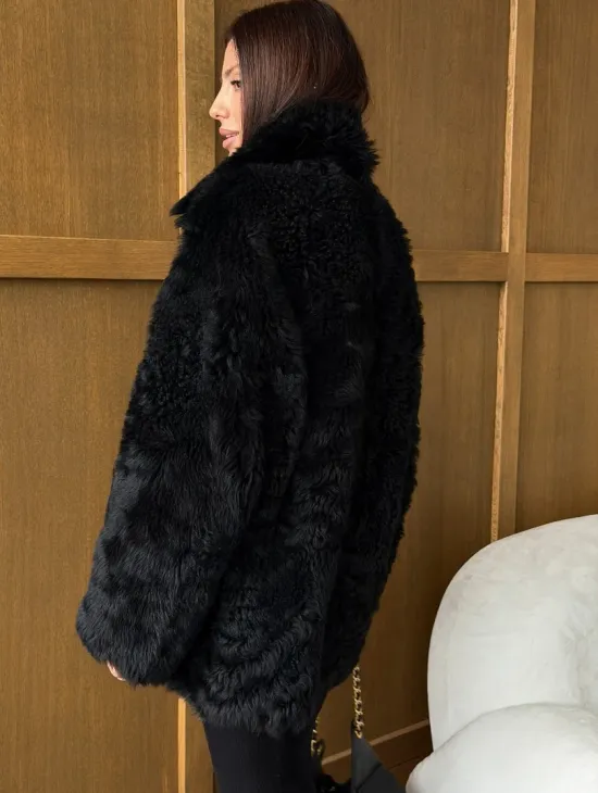 Черная двухсторонняя дубленка из меха тиградо - фото 5