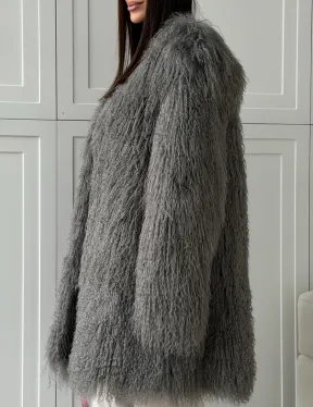 Удлиненная серая шуба из ламы - фото 3