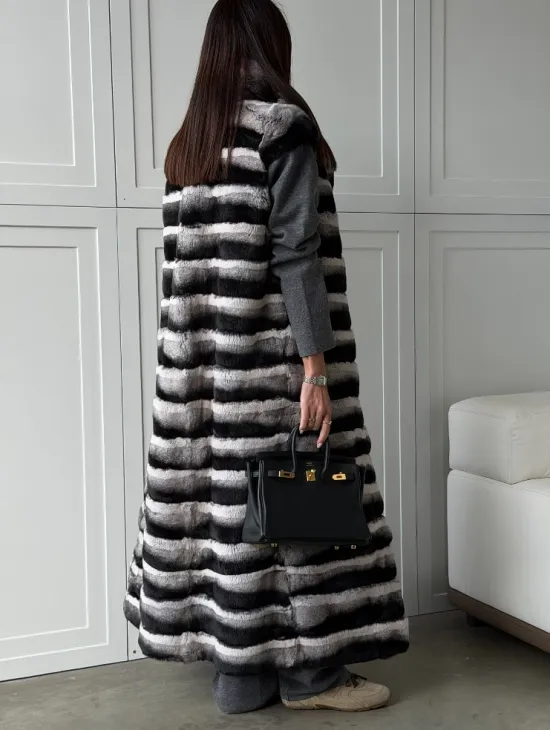 Меховой жилет из шиншиллового кролика - фото 4