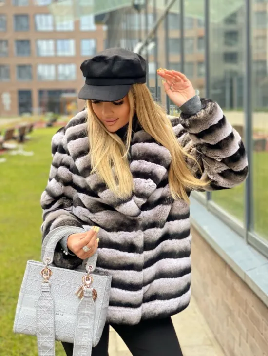 Укороченная шиншилловая шуба из меха орилага - фото 2