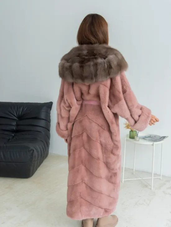 Удлиненная норковая шуба с капюшоном из меха куницы - цвет розовый фламинго - фото 5
