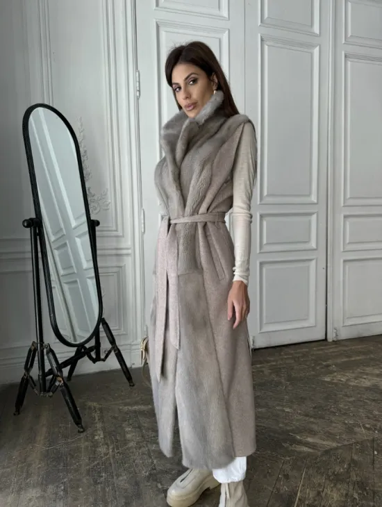 Пальто без рукавов с отделкой из меха норки - фото 4