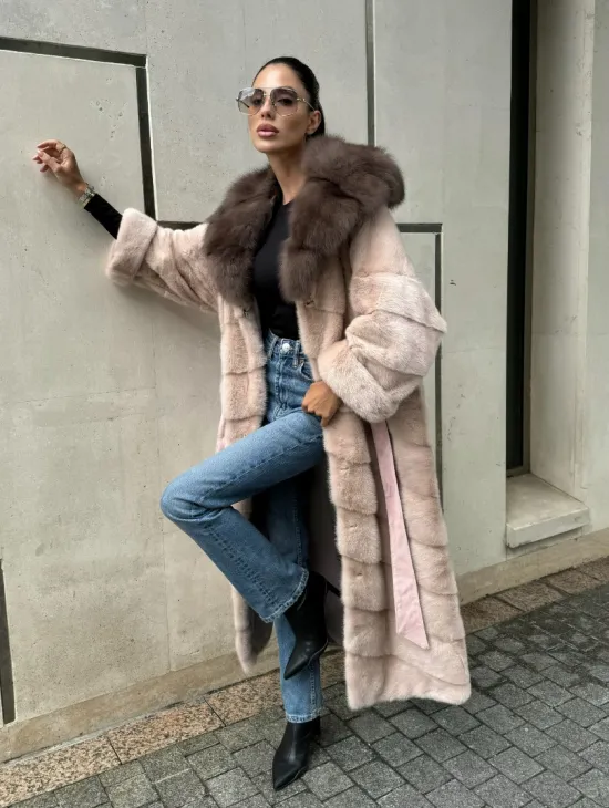 Норковая шуба с капюшоном из меха куницы пудрового цвета (нежно-розовый) - фото 12